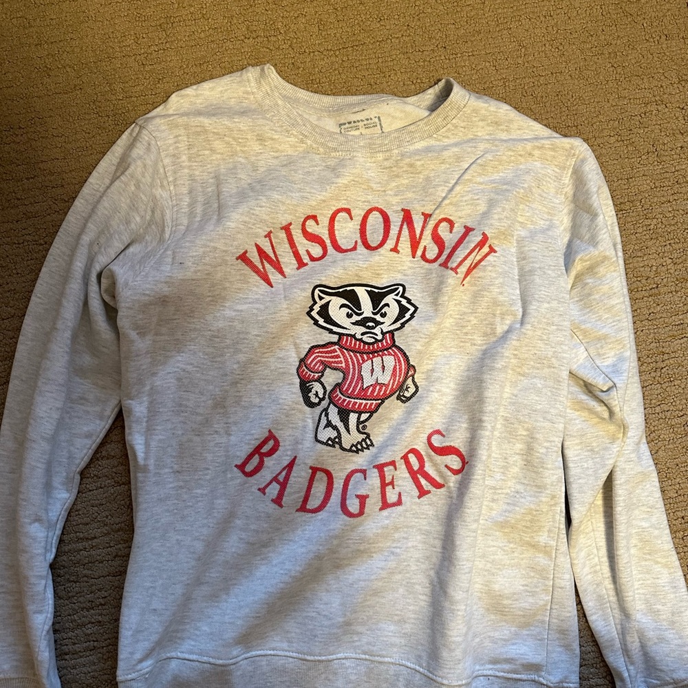 NWOT Wisconsin Badgers sweatshirt size L